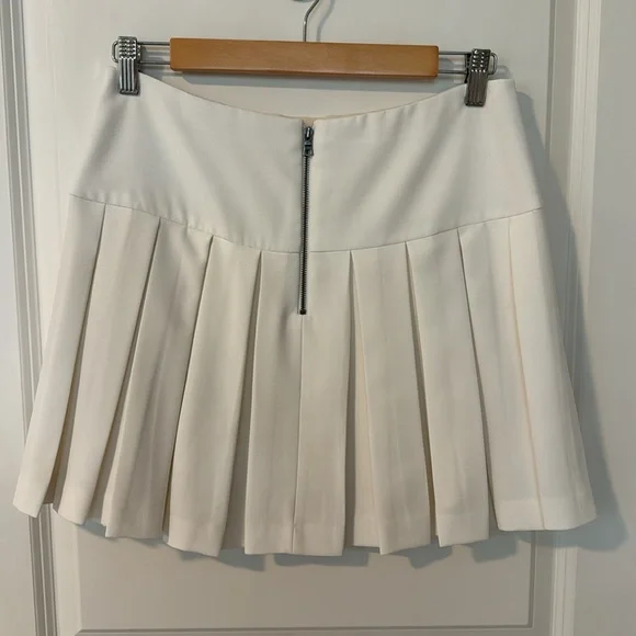 Alice + Olivia Pleated Skirt - Picture 2 of 6